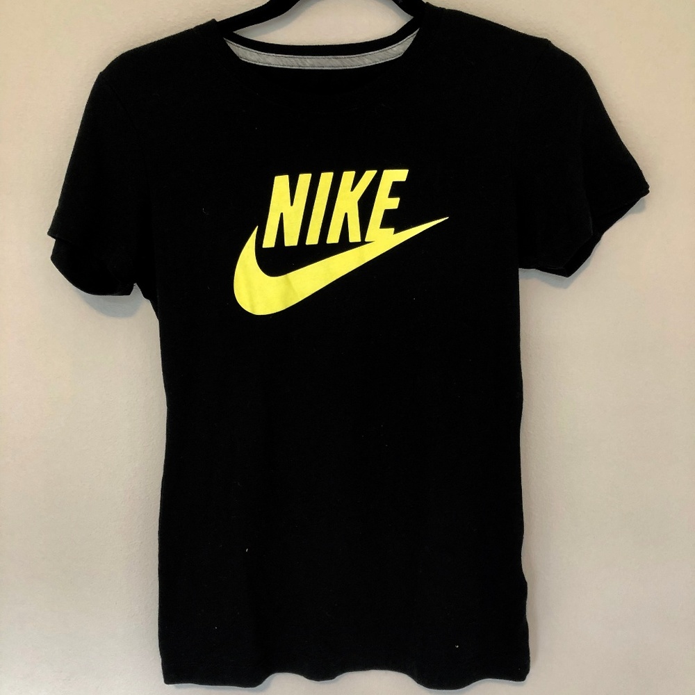Nike Short Sleeve Shirt Black in S